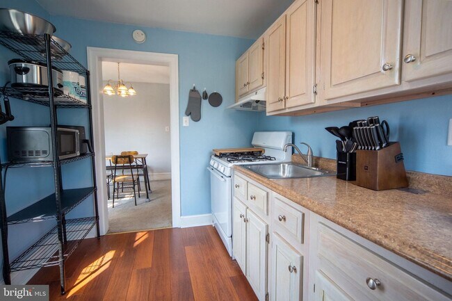 Building Photo - 511 Cinnaminson Ave