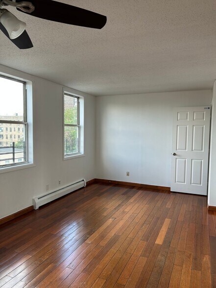 Building Photo - 1218 Vyse Ave