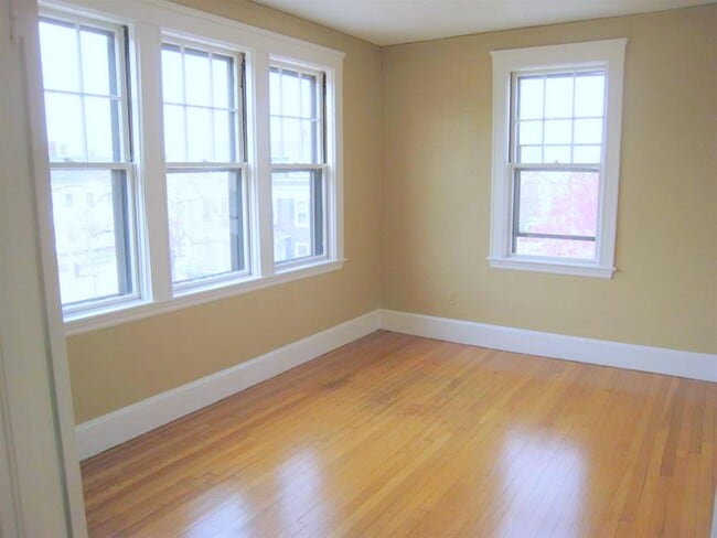 Building Photo - 168 Norfolk St