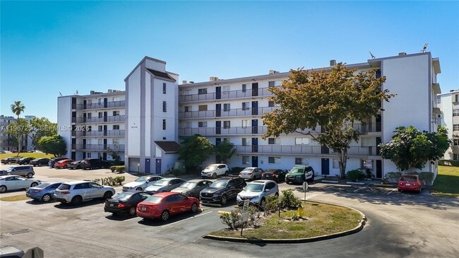 Building Photo - 8740 N Sherman Cir