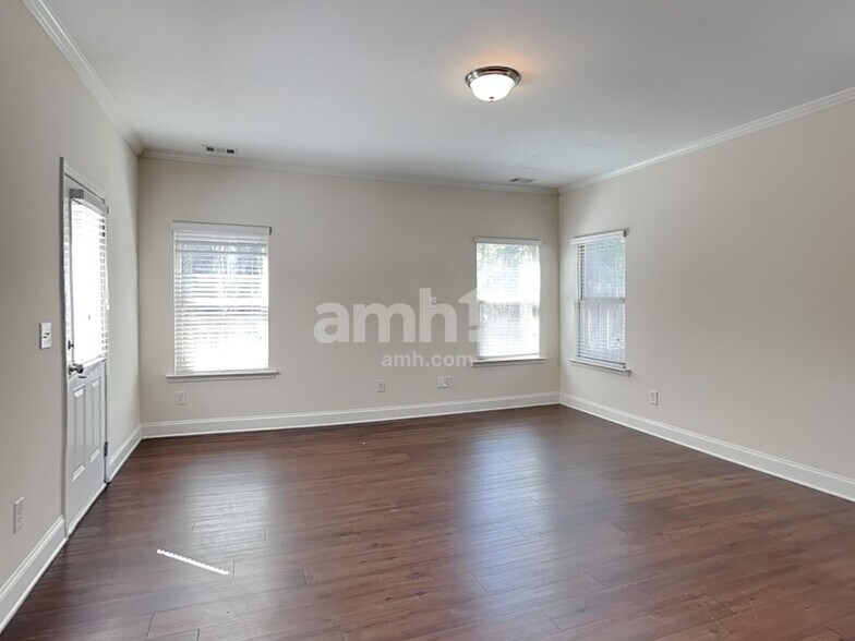 Building Photo - 2750 Freemont St