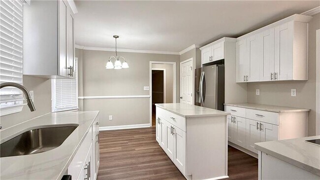 Building Photo - 1735 Ridgefield Dr