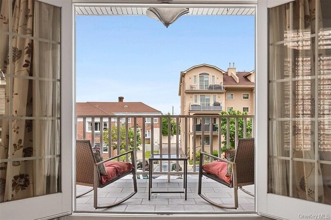 Building Photo - 434 E Broadway