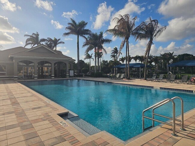 Building Photo - 2237 Newport Isles Blvd