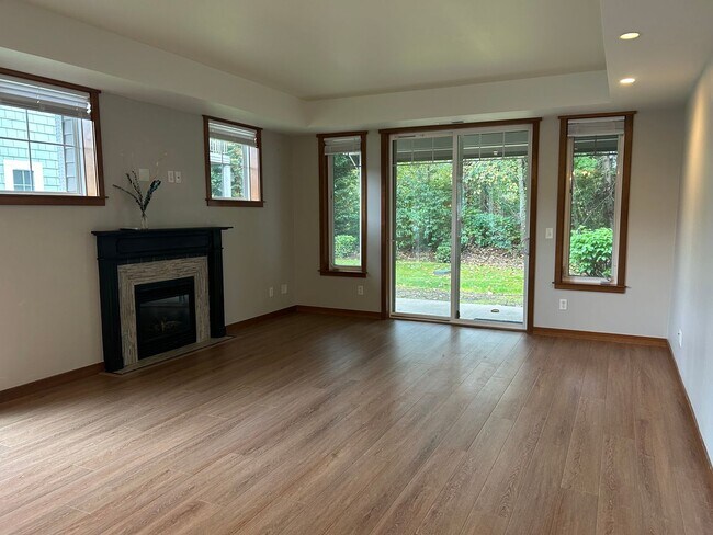 Building Photo - Spacious 3-Bedroom Condo/Townhome in Peaceful Cordata Neighborhood