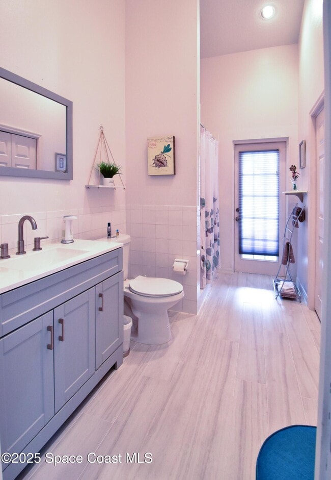 Building Photo - 101 Island Grove Dr