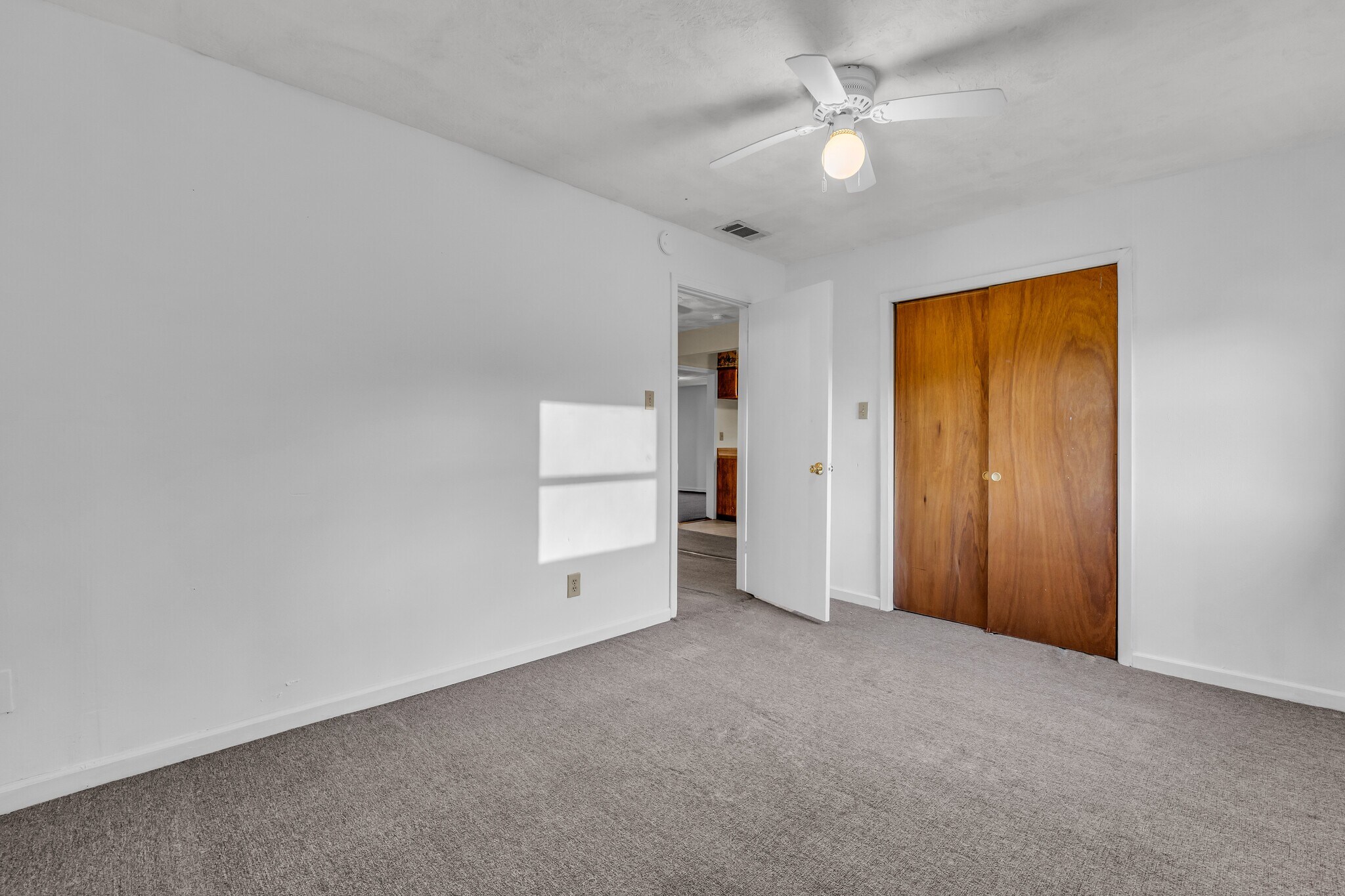 Building Photo - 523 18th St N