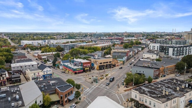 Building Photo - 2121 S Kinnickinnic Ave