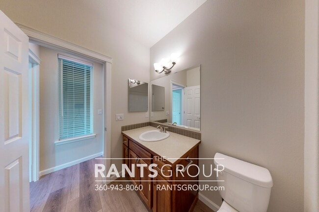Building Photo - 3 Car Garage! Private Beach Access! Fantastic Location! I5 & shopping only 5 minutes away!