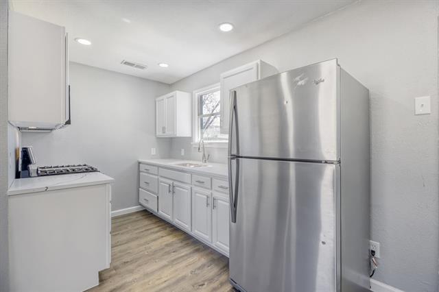 Building Photo - 904 21st St