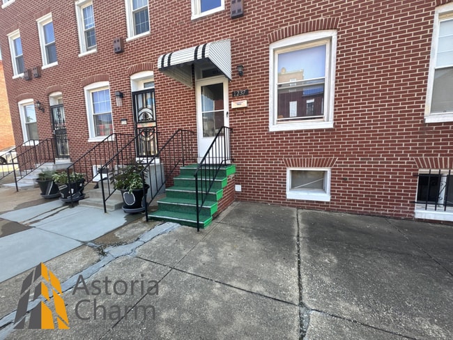 Building Photo - Updated 2 Bedroom Home with Modern Kitchen