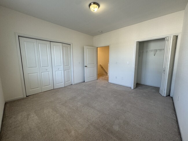 Building Photo - 65 Dresser Ln