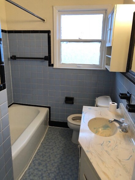 Building Photo - 3005 Menominee Ave