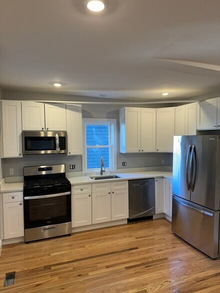 Primary Photo - 84 Fayston St