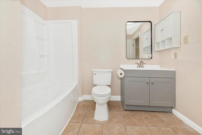 Building Photo - 7167 Glenmeadow Ct