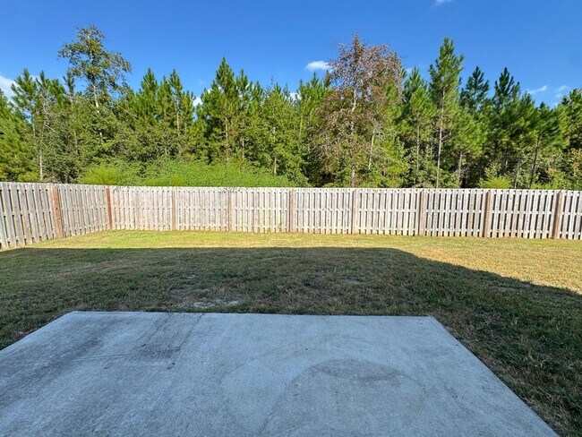 Building Photo - AVAILABLE OCTOBER 2025 [PET FRIENDLY]