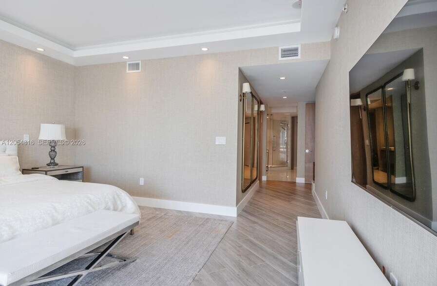 Building Photo - 17301 Biscayne Blvd