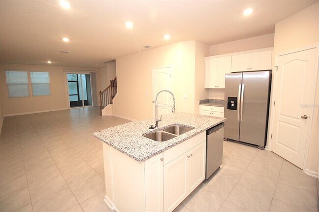 Building Photo - 121 Redbud Rd