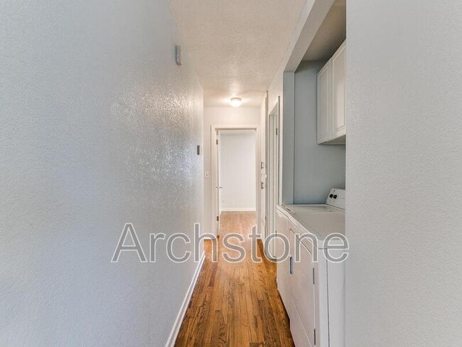 Building Photo - 630 Villa Dr