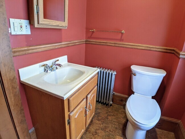 Building Photo - 62 W Main St