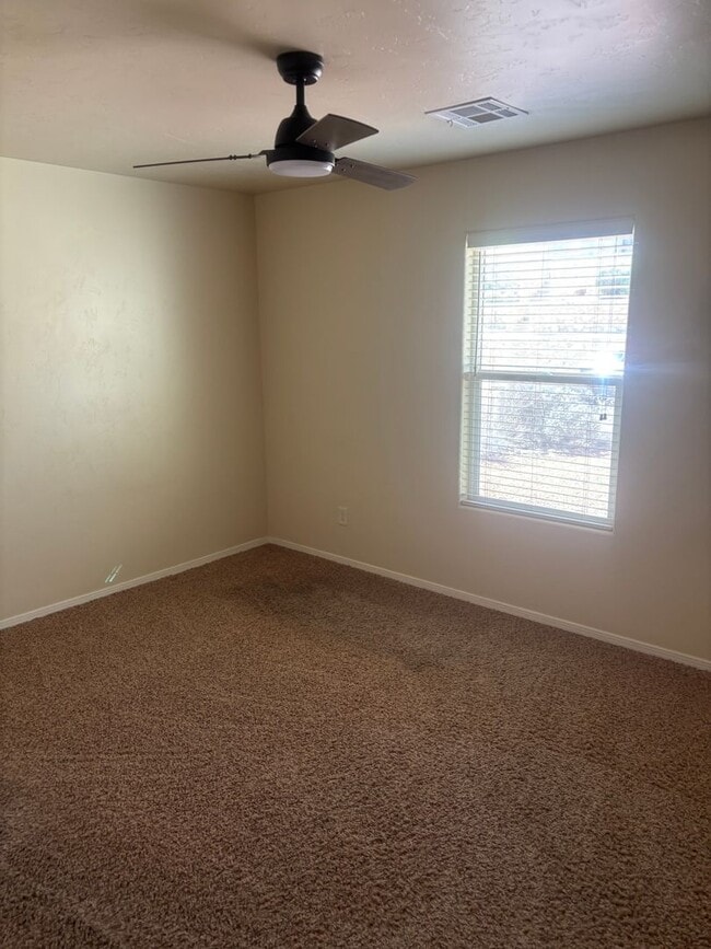 Building Photo - Beautiful Home Available Now!!