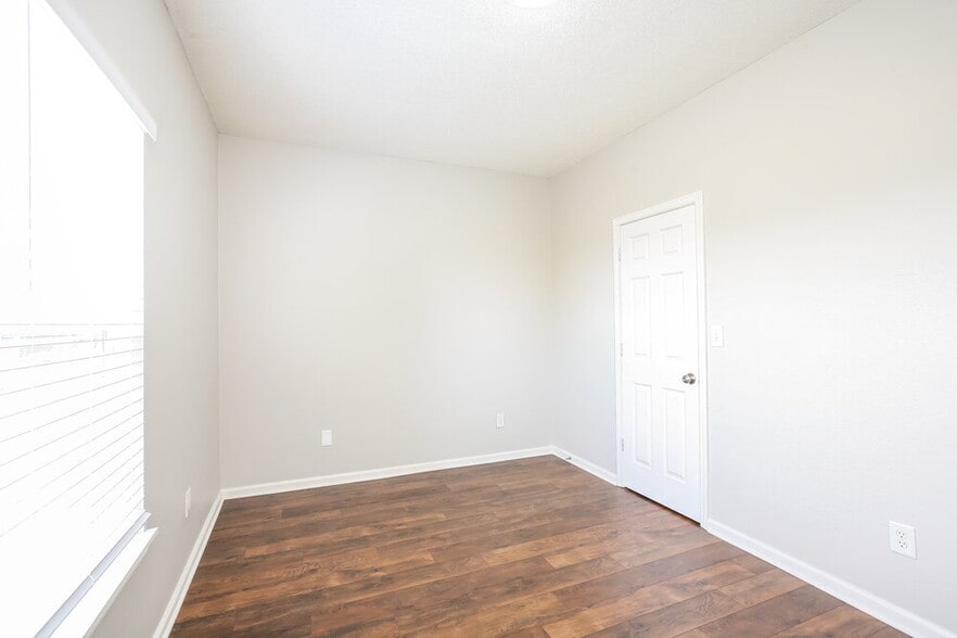 Building Photo - 3500 Limelight Ln