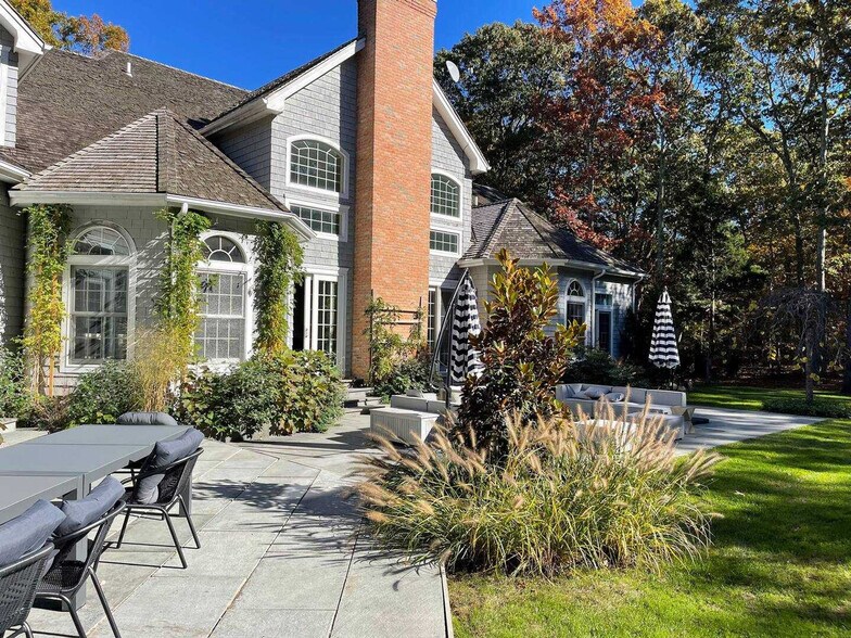 Building Photo - 19 Old School House Ln