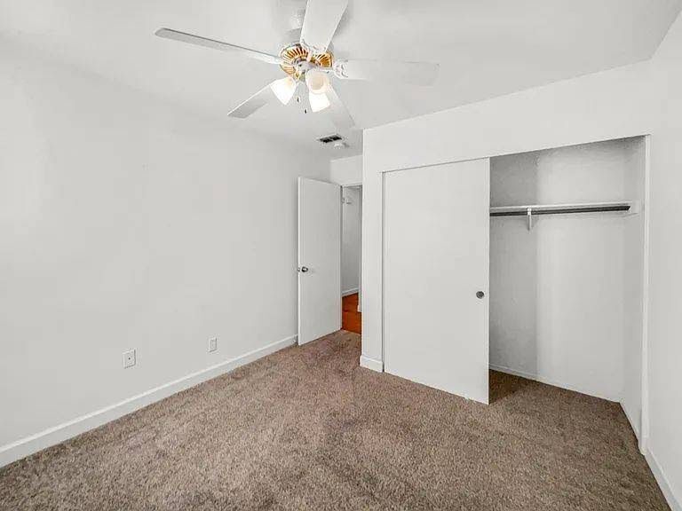 Building Photo - 1041 Shenencock Way