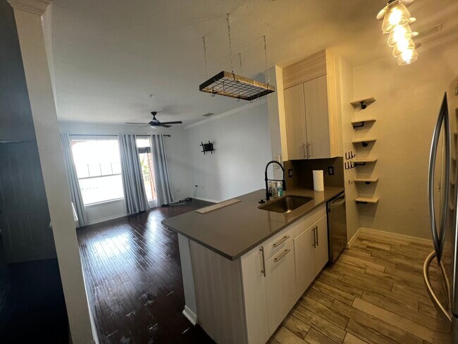 Primary Photo - 5000 Culbreath Key Way