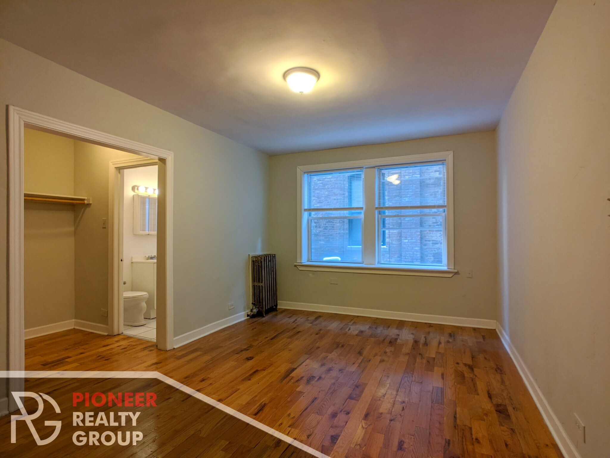 Building Photo - 711 W Belmont Ave