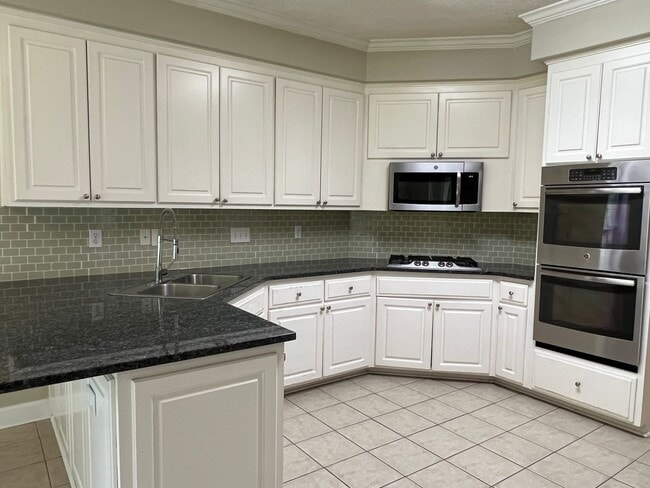 Building Photo - Home for rent in Arrowhead