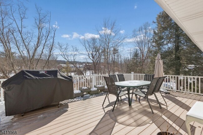 Building Photo - 11 Lewis Ln