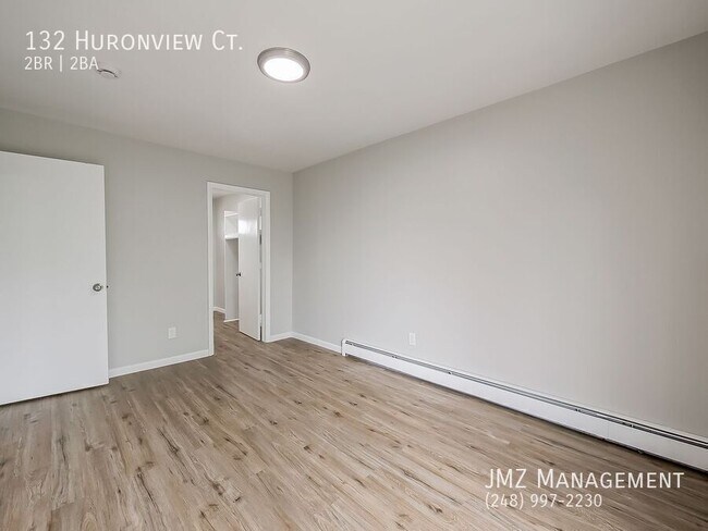 Building Photo - 132 Huronview Ct