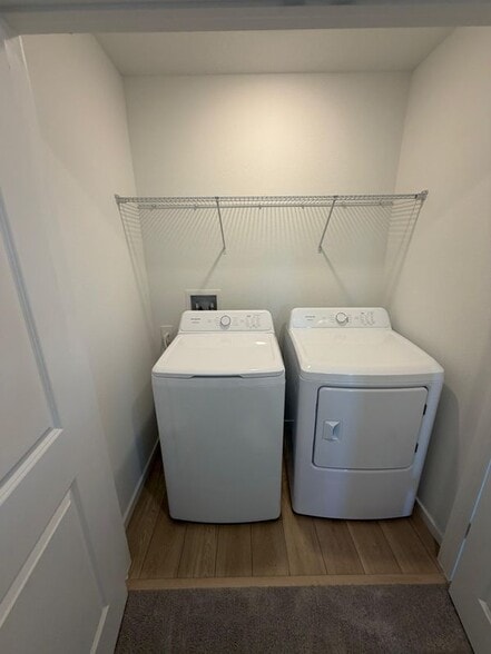 Building Photo - 824 Lynx St