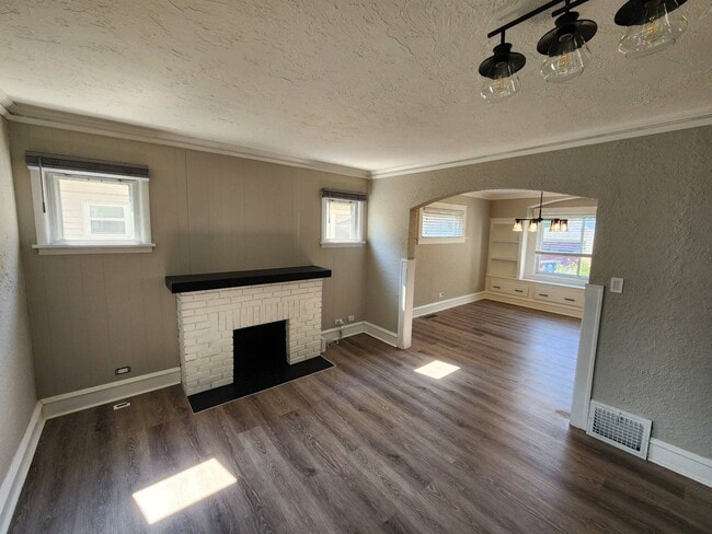 Building Photo - Newly Renovated 3-Bedroom Property in Prim...
