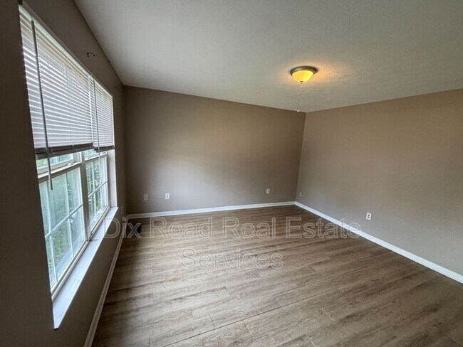Building Photo - 307 Park Dr