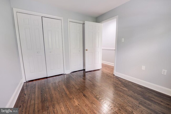 Building Photo - 1408 Foxhall Rd NW