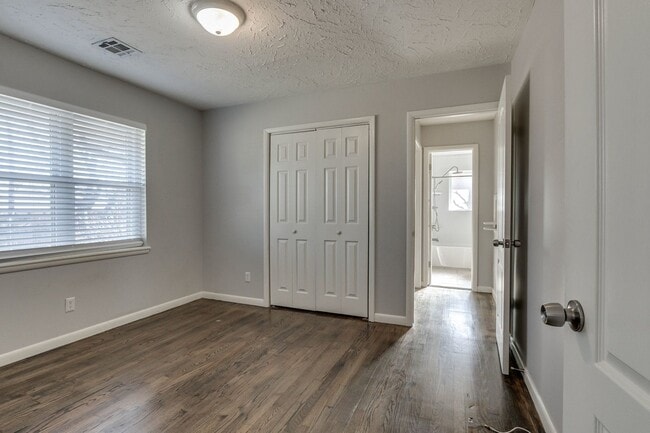 Building Photo - Three bed home in the heart of The Village