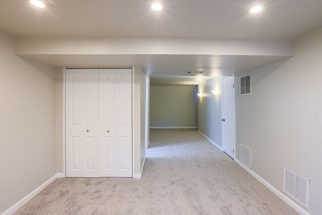 Building Photo - 8507 Gradien Dr