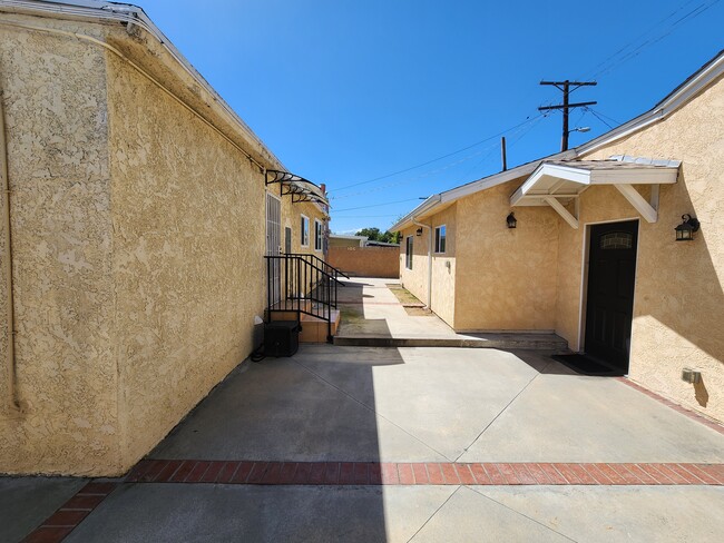Building Photo - 13863 Burton St