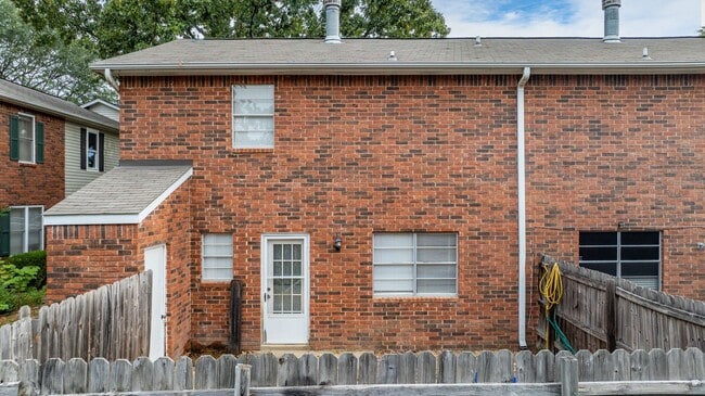 Building Photo - Townhouse in Maumelle!