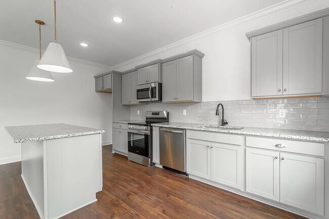 Building Photo - 5558 Stream Ln