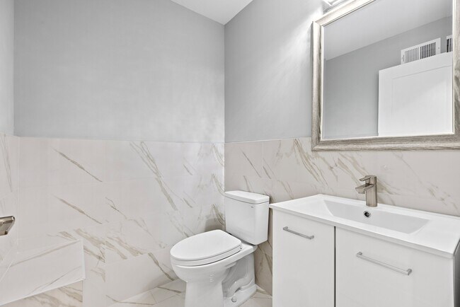 Building Photo - 57 Lincoln Ave