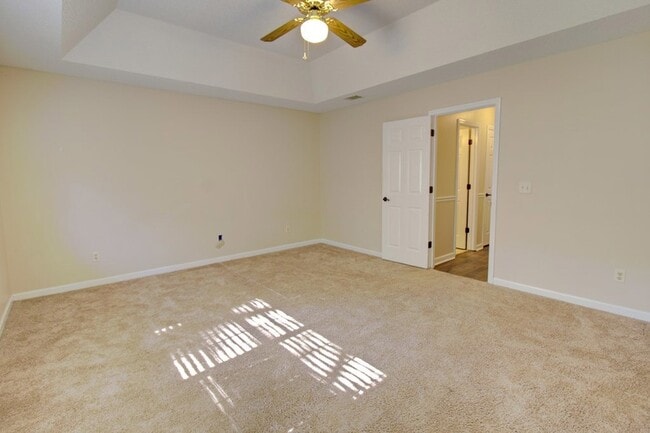 Building Photo - 809 Barrington Dr