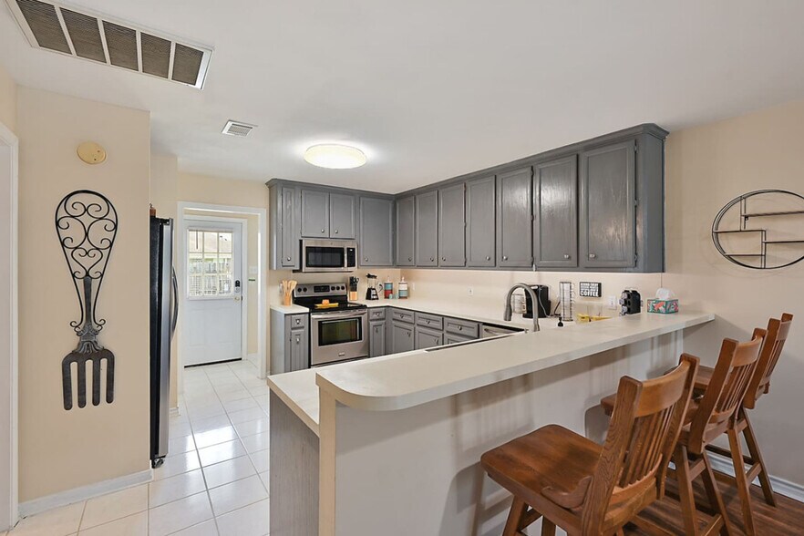 Building Photo - 2015 Colgate Dr