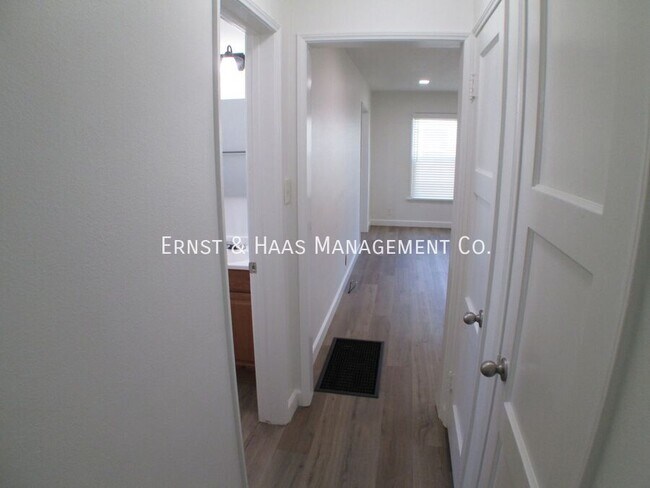 Building Photo - 4531 N Banner Dr