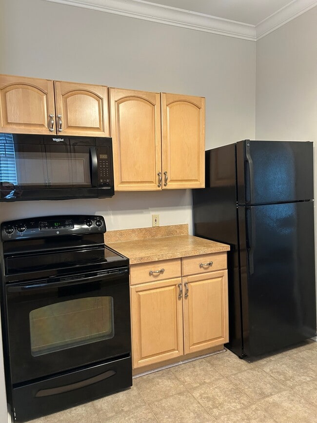 Building Photo - 4445 Irvington Ave