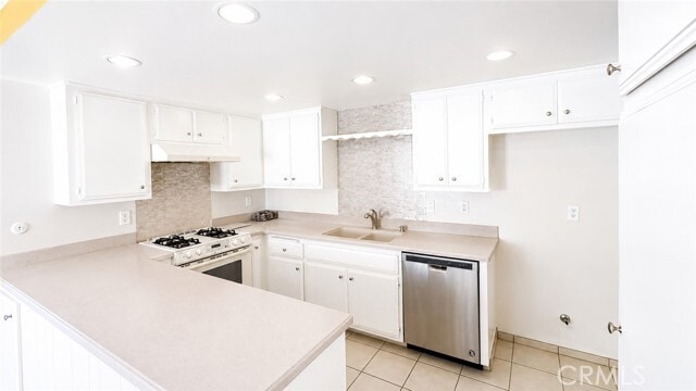 Building Photo - 946 W 220th St