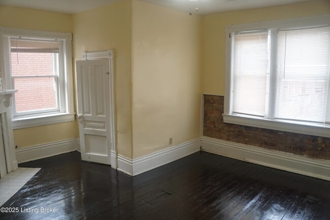 Building Photo - 226 W Burnett Ave