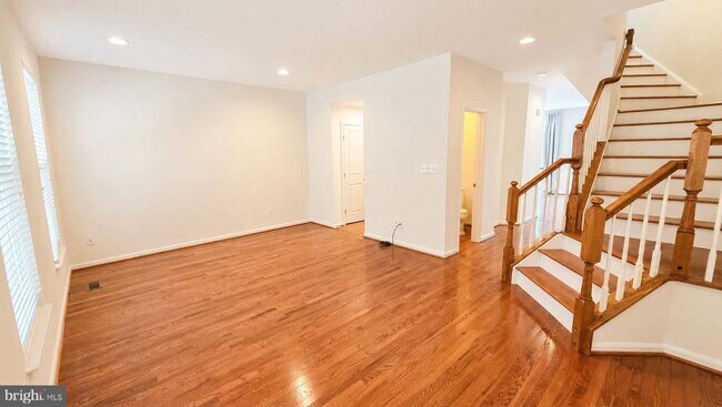 Building Photo - 9147 Cascade Falls Dr